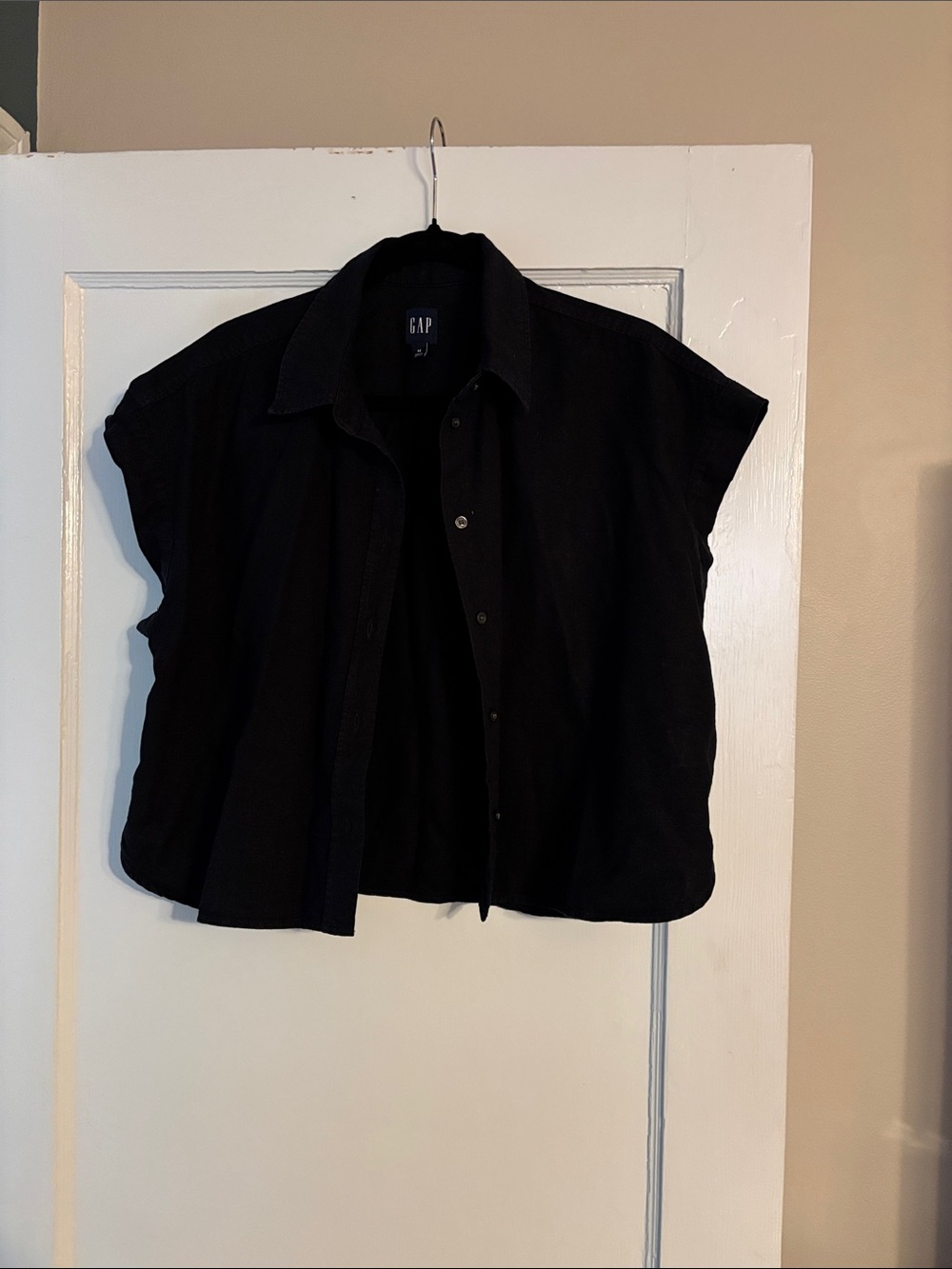 GAP Black Short-Sleeve Button-Down Shirt